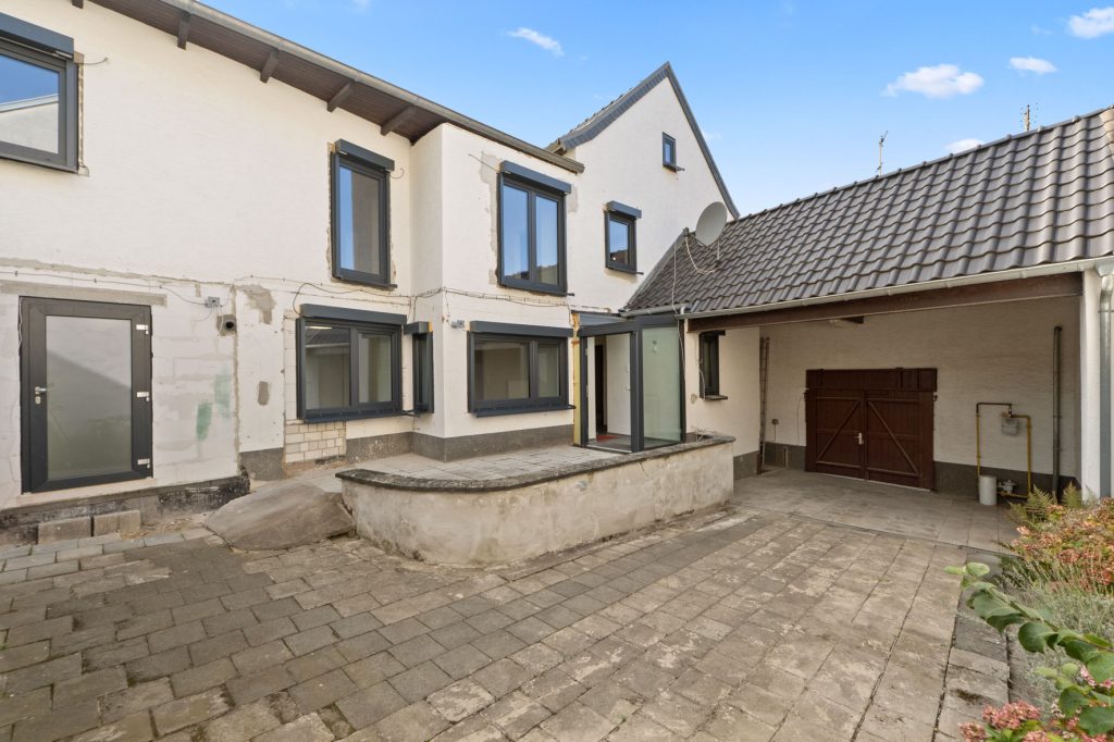 Gütelhöfer Immobilien - Immobilienangebot - Bornheim / Walberberg - Alle - Neubaucharme in altem Gewand mit Restarbeiten! Hofensemble mit Einbauküche für Individualisten