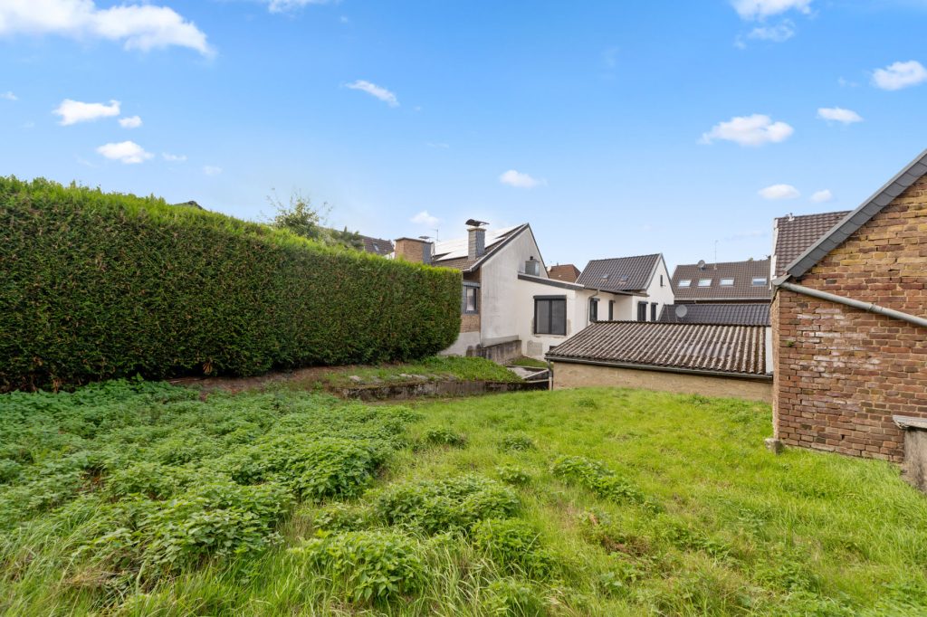 Gütelhöfer Immobilien - Immobilienangebot - Bornheim / Walberberg - Alle - Neubaucharme in altem Gewand mit Restarbeiten! Hofensemble mit Einbauküche für Individualisten