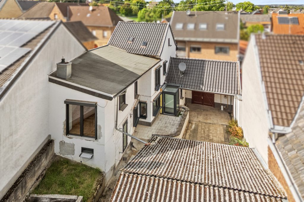 Gütelhöfer Immobilien - Immobilienangebot - Bornheim / Walberberg - Alle - Neubaucharme in altem Gewand mit Restarbeiten! Hofensemble mit Einbauküche für Individualisten