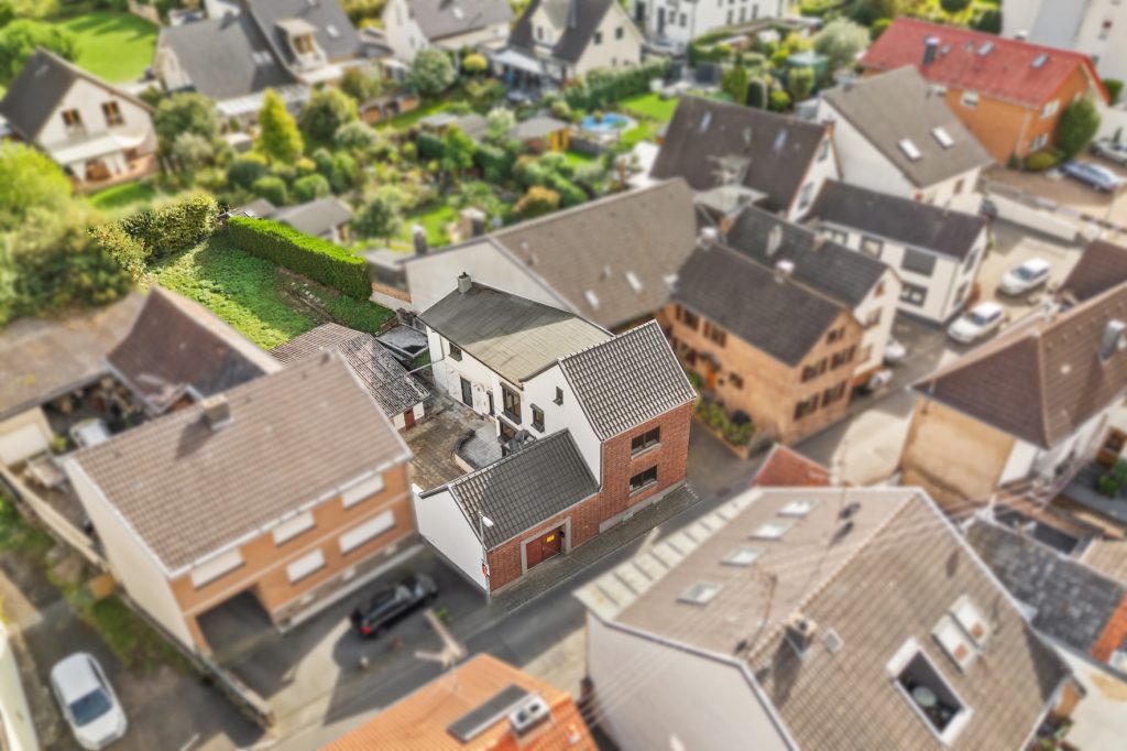 Gütelhöfer Immobilien - Immobilienangebot - Bornheim / Walberberg - Alle - Neubaucharme in altem Gewand mit Restarbeiten! Hofensemble mit Einbauküche für Individualisten