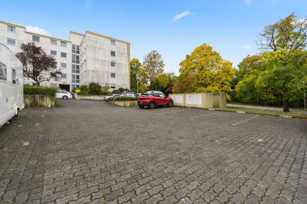Gütelhöfer Immobilien - Immobilienangebot - Bonn - Alle - Kapitalanlage gesucht? Solide vermietete 4-Zimmer-Wohnung mit Loggia, Aufzug und zwei Stellplätzen