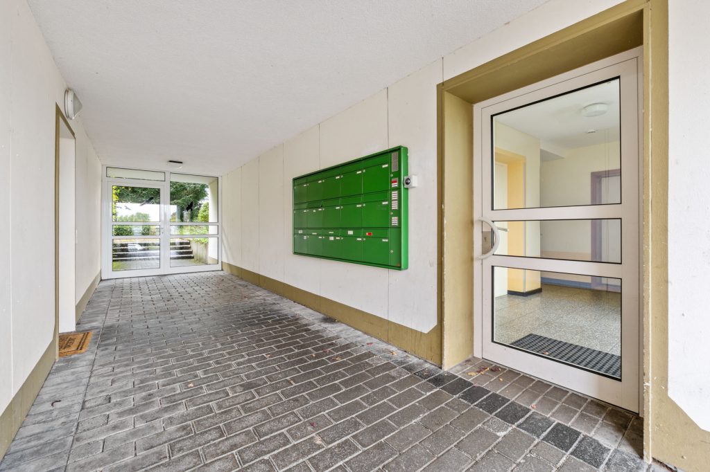 Gütelhöfer Immobilien - Immobilienangebot - Bonn - Alle - Kapitalanlage gesucht? Solide vermietete 4-Zimmer-Wohnung mit Loggia, Aufzug und zwei Stellplätzen