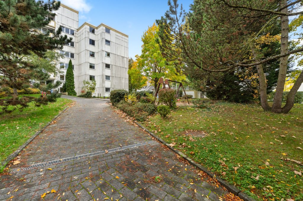 Gütelhöfer Immobilien - Immobilienangebot - Bonn - Alle - Kapitalanlage gesucht? Solide vermietete 4-Zimmer-Wohnung mit Loggia, Aufzug und zwei Stellplätzen
