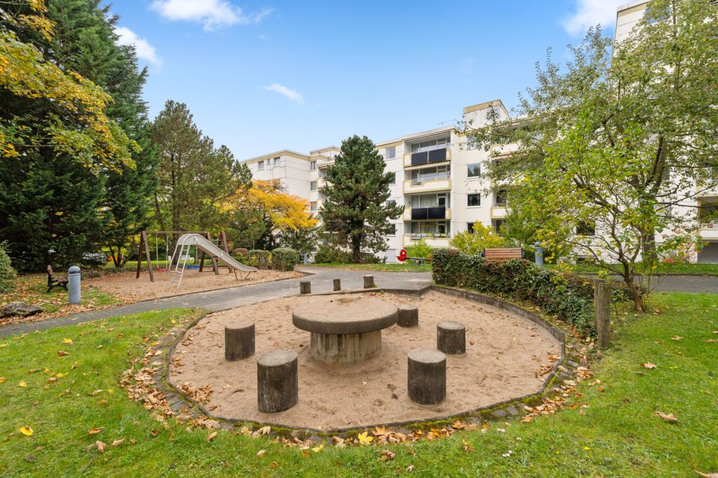 Gütelhöfer Immobilien - Immobilienangebot - Bonn - Alle - Kapitalanlage gesucht? Solide vermietete 4-Zimmer-Wohnung mit Loggia, Aufzug und zwei Stellplätzen