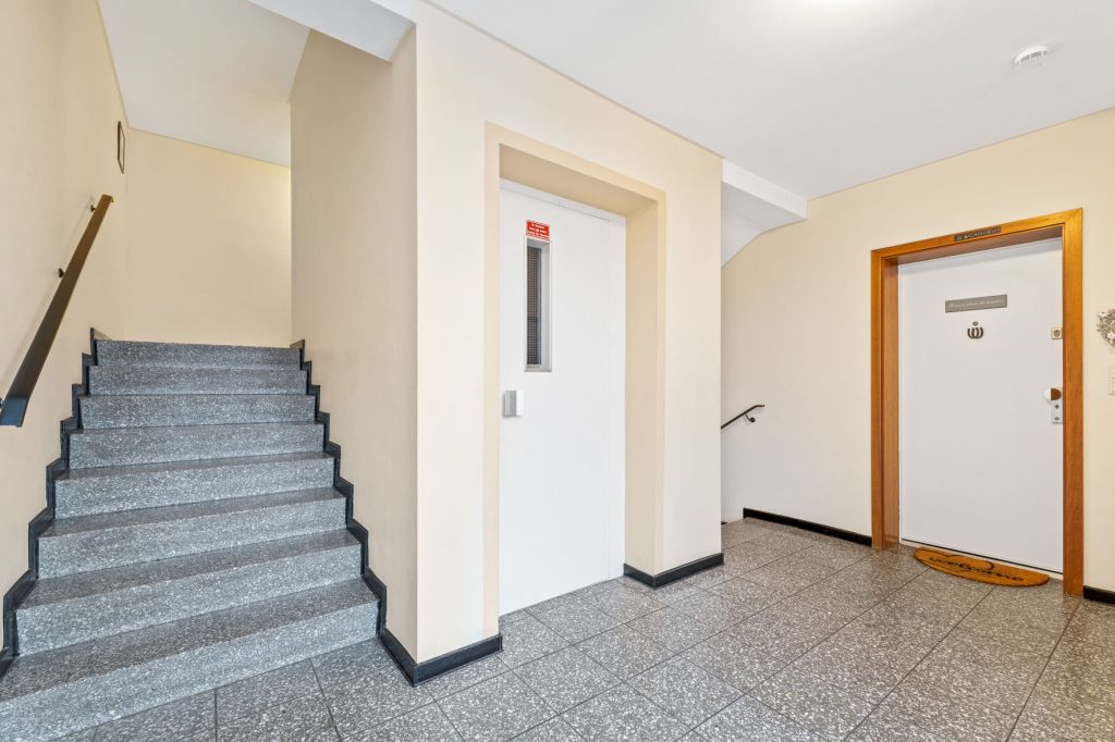Gütelhöfer Immobilien - Immobilienangebot - Bonn - Alle - Kapitalanlage gesucht? Solide vermietete 4-Zimmer-Wohnung mit Loggia, Aufzug und zwei Stellplätzen