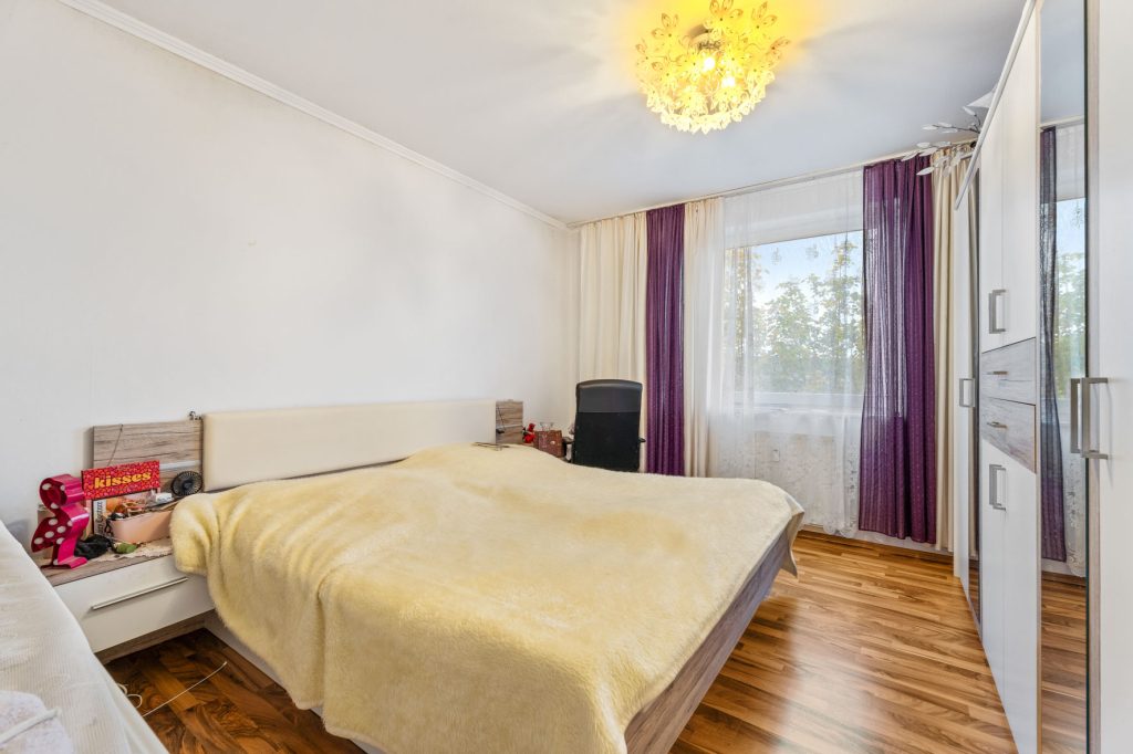 Gütelhöfer Immobilien - Immobilienangebot - Bonn - Alle - Kapitalanlage gesucht? Solide vermietete 4-Zimmer-Wohnung mit Loggia, Aufzug und zwei Stellplätzen