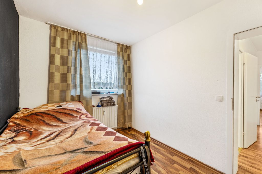 Gütelhöfer Immobilien - Immobilienangebot - Bonn - Alle - Kapitalanlage gesucht? Solide vermietete 4-Zimmer-Wohnung mit Loggia, Aufzug und zwei Stellplätzen