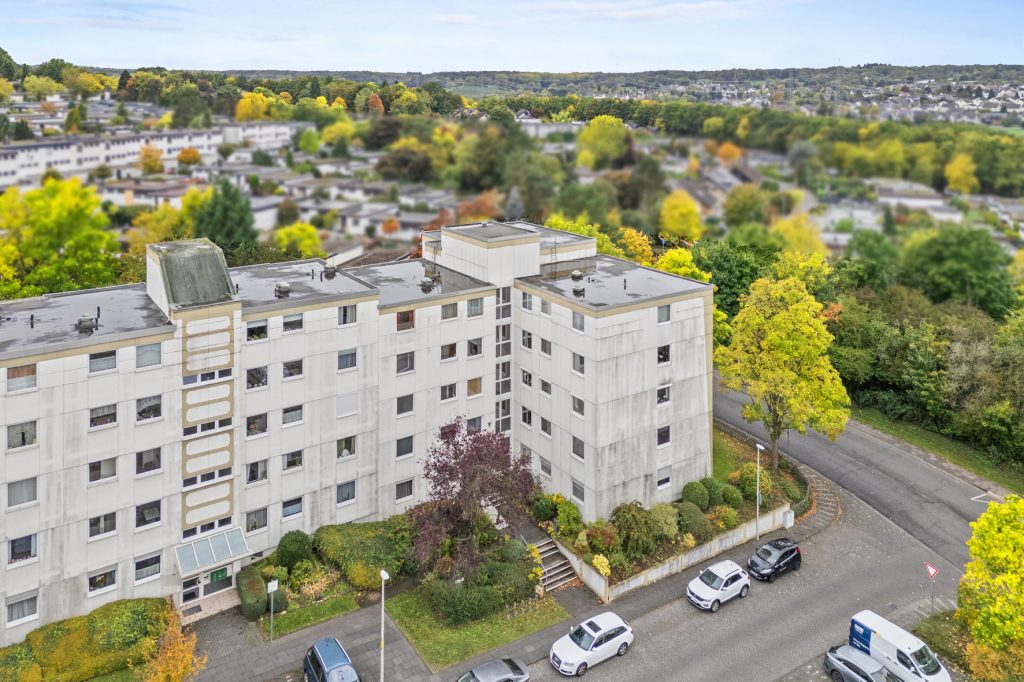 Gütelhöfer Immobilien - Immobilienangebot - Bonn - Alle - Kapitalanlage gesucht? Solide vermietete 4-Zimmer-Wohnung mit Loggia, Aufzug und zwei Stellplätzen