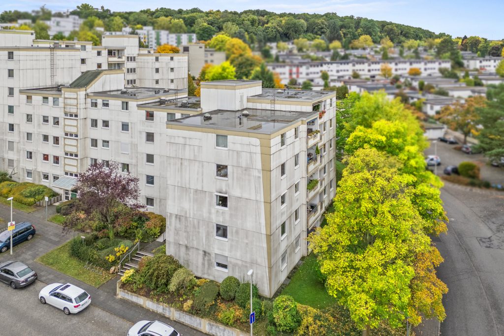 Gütelhöfer Immobilien - Immobilienangebot - Bonn - Alle - Kapitalanlage gesucht? Solide vermietete 4-Zimmer-Wohnung mit Loggia, Aufzug und zwei Stellplätzen
