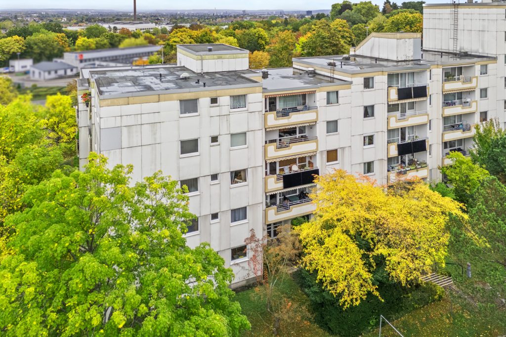 Gütelhöfer Immobilien - Immobilienangebot - Bonn - Alle - Kapitalanlage gesucht? Solide vermietete 4-Zimmer-Wohnung mit Loggia, Aufzug und zwei Stellplätzen