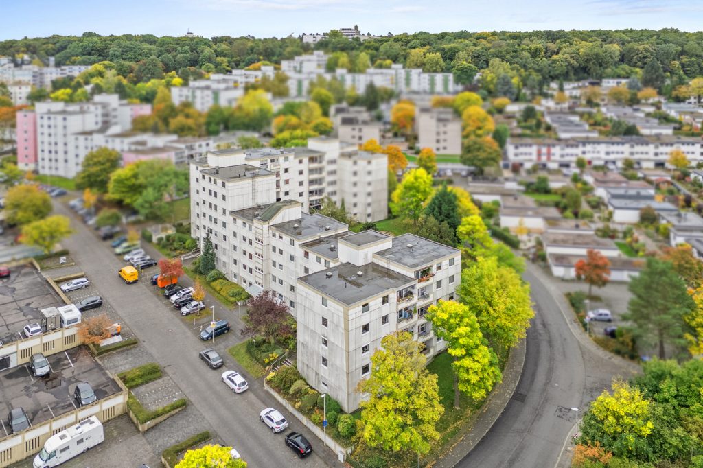 Gütelhöfer Immobilien - Immobilienangebot - Bonn - Alle - Kapitalanlage gesucht? Solide vermietete 4-Zimmer-Wohnung mit Loggia, Aufzug und zwei Stellplätzen