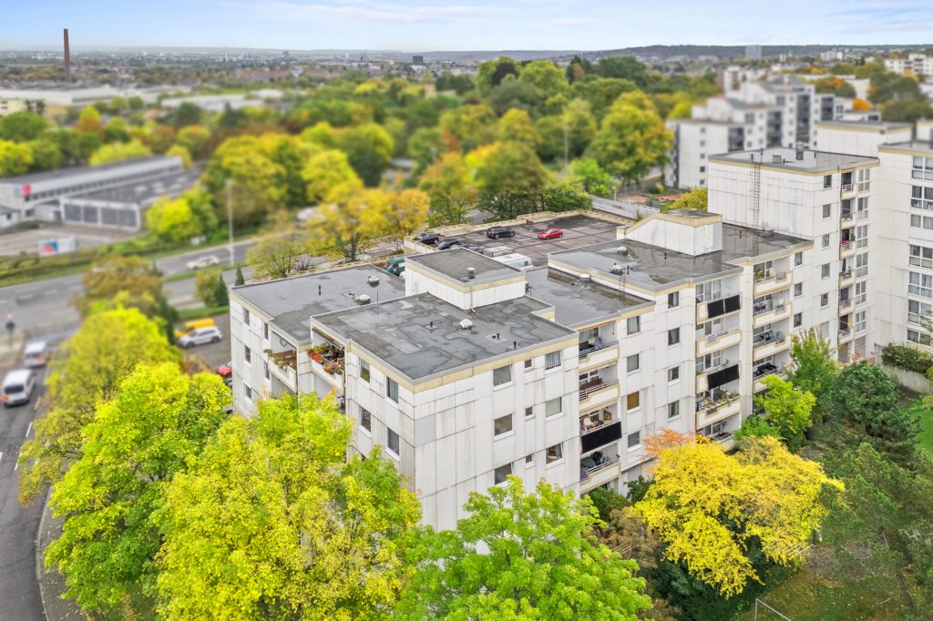 Gütelhöfer Immobilien - Immobilienangebot - Bonn - Alle - Kapitalanlage gesucht? Solide vermietete 4-Zimmer-Wohnung mit Loggia, Aufzug und zwei Stellplätzen