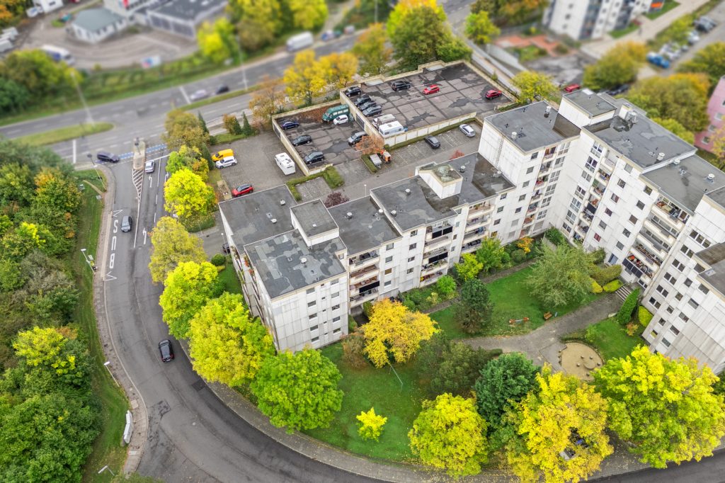 Gütelhöfer Immobilien - Immobilienangebot - Bonn - Alle - Kapitalanlage gesucht? Solide vermietete 4-Zimmer-Wohnung mit Loggia, Aufzug und zwei Stellplätzen