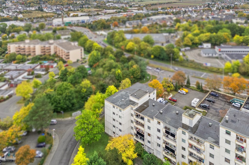 Gütelhöfer Immobilien - Immobilienangebot - Bonn - Alle - Kapitalanlage gesucht? Solide vermietete 4-Zimmer-Wohnung mit Loggia, Aufzug und zwei Stellplätzen