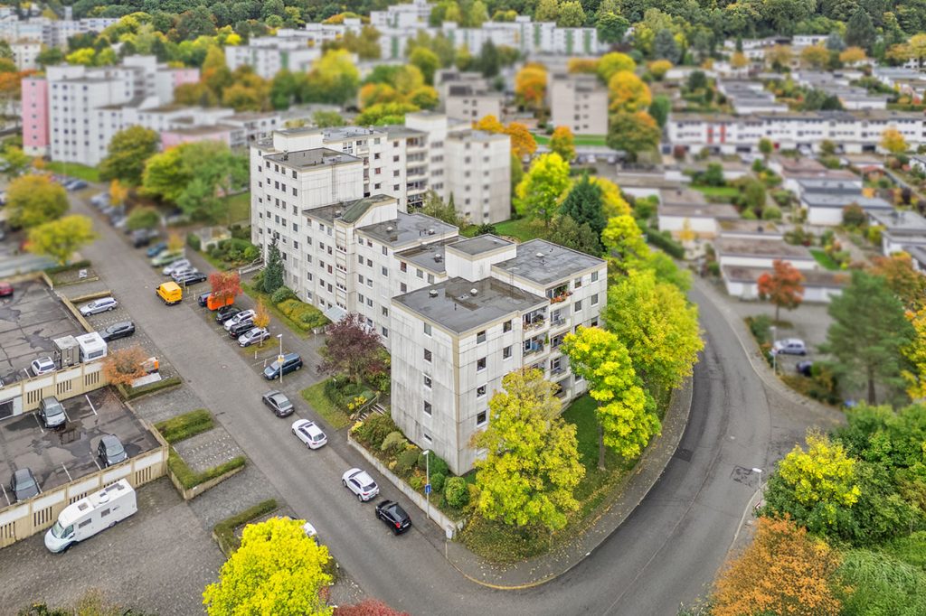 Gütelhöfer Immobilien - Immobilienangebot - Bonn - Alle - Kapitalanlage gesucht? Solide vermietete 4-Zimmer-Wohnung mit Loggia, Aufzug und zwei Stellplätzen