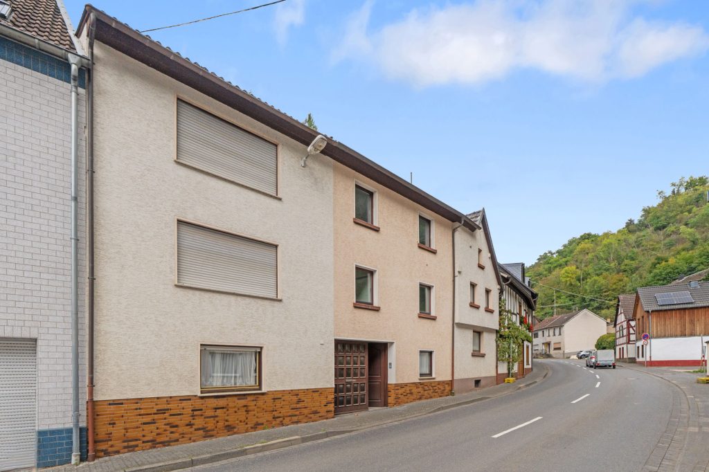 Gütelhöfer Immobilien - Immobilienangebot - Altenahr - Alle - *NEUER PREIS!* Multifunktionales teilsaniertes Einfamilienhaus mit Potenzial u. Stellplatzgrundstück