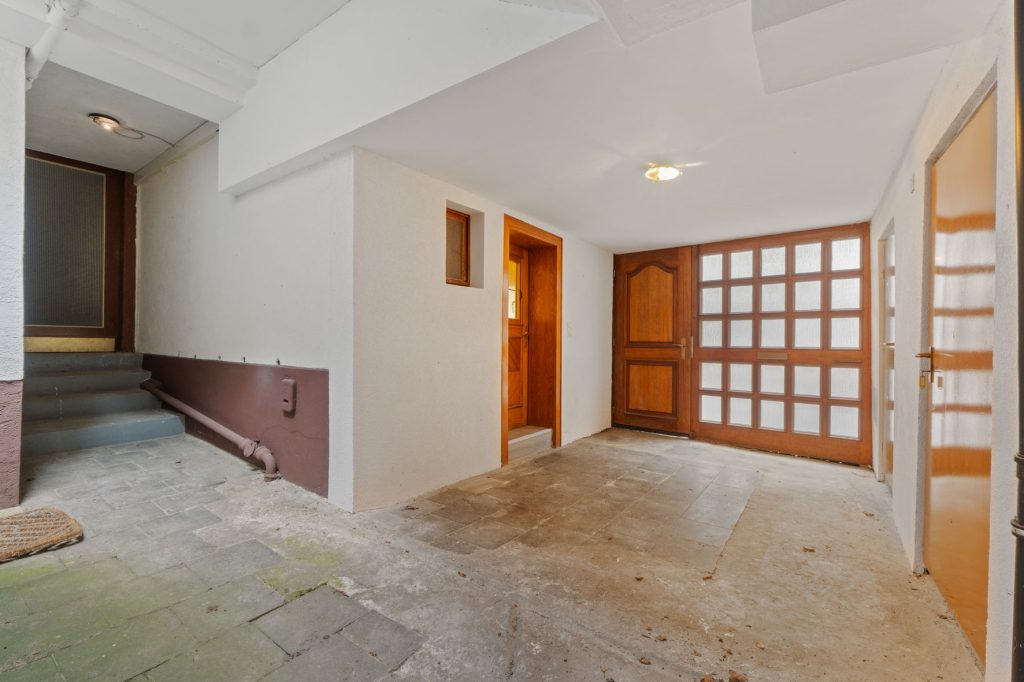 Gütelhöfer Immobilien - Immobilienangebot - Altenahr - Alle - *NEUER PREIS!* Multifunktionales teilsaniertes Einfamilienhaus mit Potenzial u. Stellplatzgrundstück