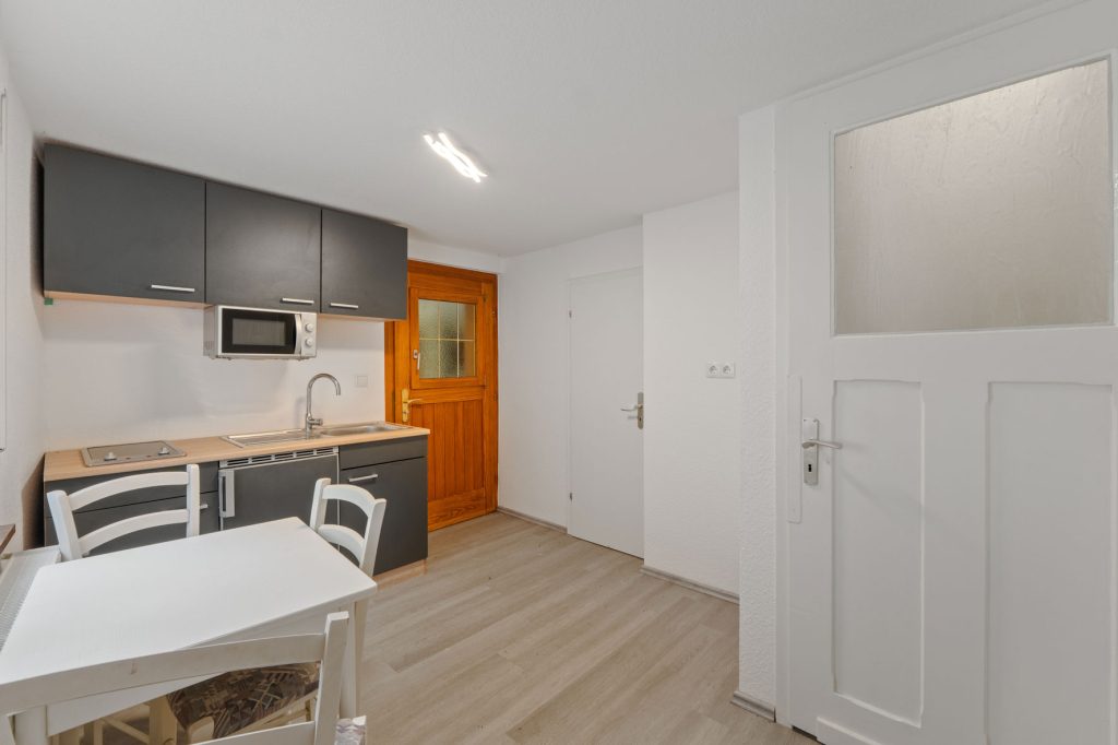 Gütelhöfer Immobilien - Immobilienangebot - Altenahr - Alle - *NEUER PREIS!* Multifunktionales teilsaniertes Einfamilienhaus mit Potenzial u. Stellplatzgrundstück