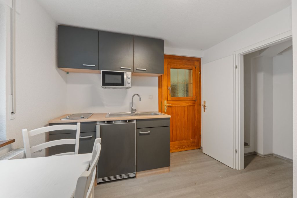 Gütelhöfer Immobilien - Immobilienangebot - Altenahr - Alle - *NEUER PREIS!* Multifunktionales teilsaniertes Einfamilienhaus mit Potenzial u. Stellplatzgrundstück
