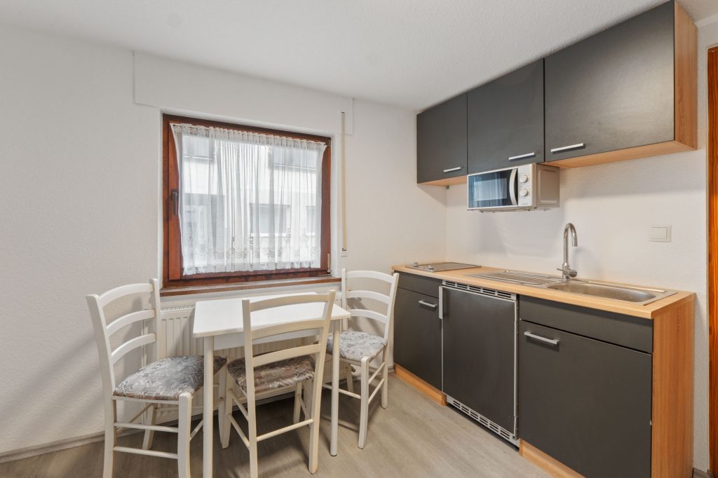 Gütelhöfer Immobilien - Immobilienangebot - Altenahr - Alle - *NEUER PREIS!* Multifunktionales teilsaniertes Einfamilienhaus mit Potenzial u. Stellplatzgrundstück