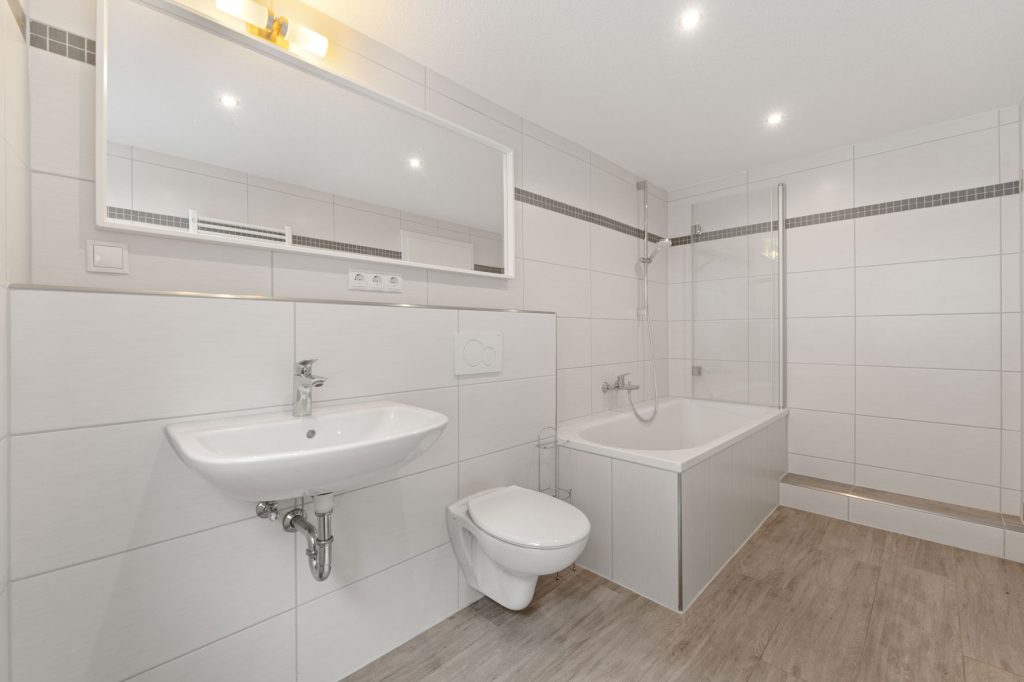 Gütelhöfer Immobilien - Immobilienangebot - Altenahr - Alle - *NEUER PREIS!* Multifunktionales teilsaniertes Einfamilienhaus mit Potenzial u. Stellplatzgrundstück