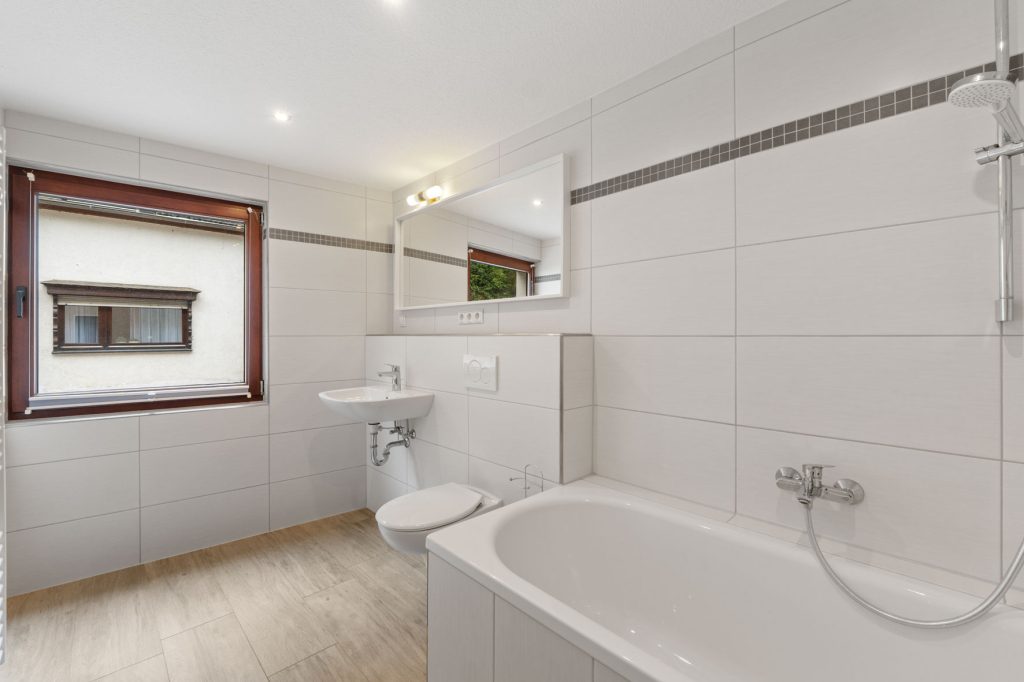 Gütelhöfer Immobilien - Immobilienangebot - Altenahr - Alle - *NEUER PREIS!* Multifunktionales teilsaniertes Einfamilienhaus mit Potenzial u. Stellplatzgrundstück