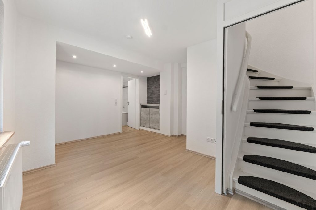 Gütelhöfer Immobilien - Immobilienangebot - Altenahr - Alle - *NEUER PREIS!* Multifunktionales teilsaniertes Einfamilienhaus mit Potenzial u. Stellplatzgrundstück