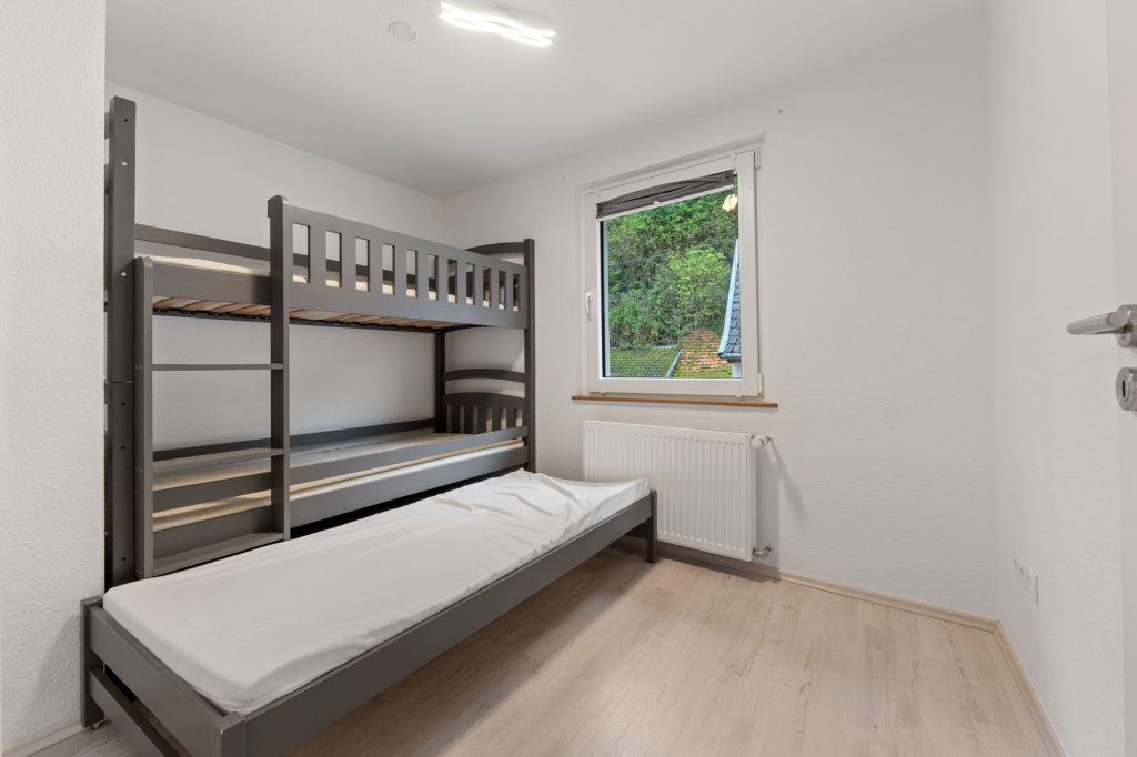 Gütelhöfer Immobilien - Immobilienangebot - Altenahr - Alle - *NEUER PREIS!* Multifunktionales teilsaniertes Einfamilienhaus mit Potenzial u. Stellplatzgrundstück