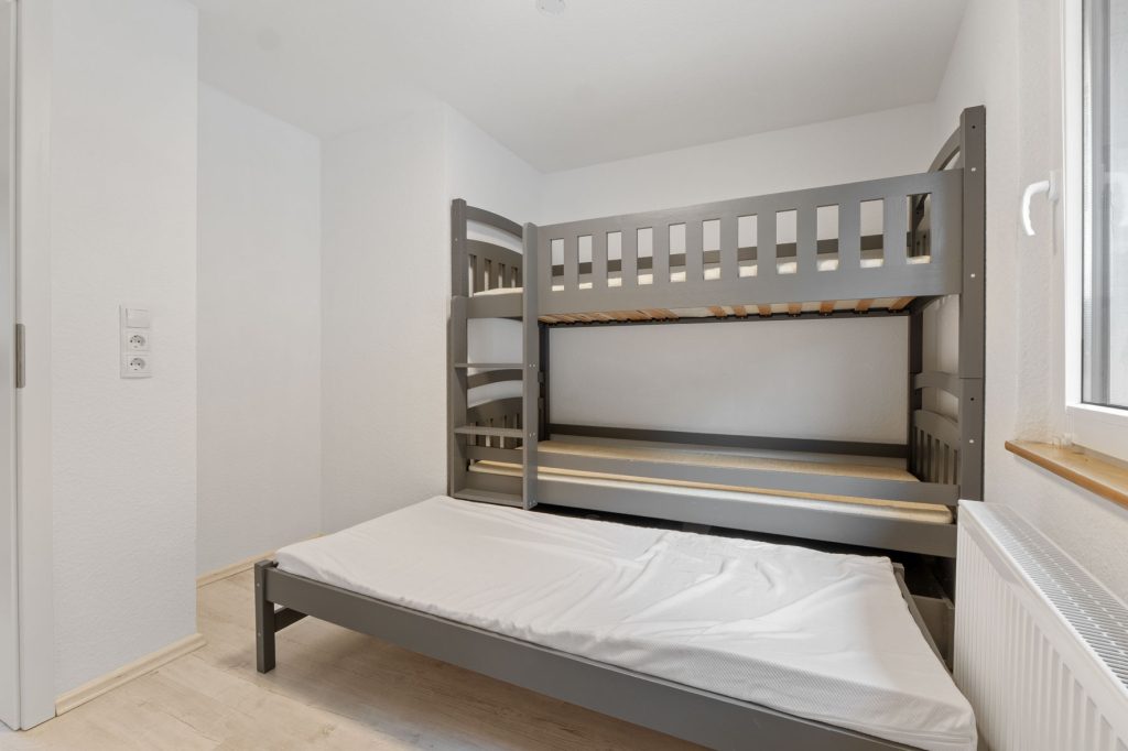 Gütelhöfer Immobilien - Immobilienangebot - Altenahr - Alle - *NEUER PREIS!* Multifunktionales teilsaniertes Einfamilienhaus mit Potenzial u. Stellplatzgrundstück