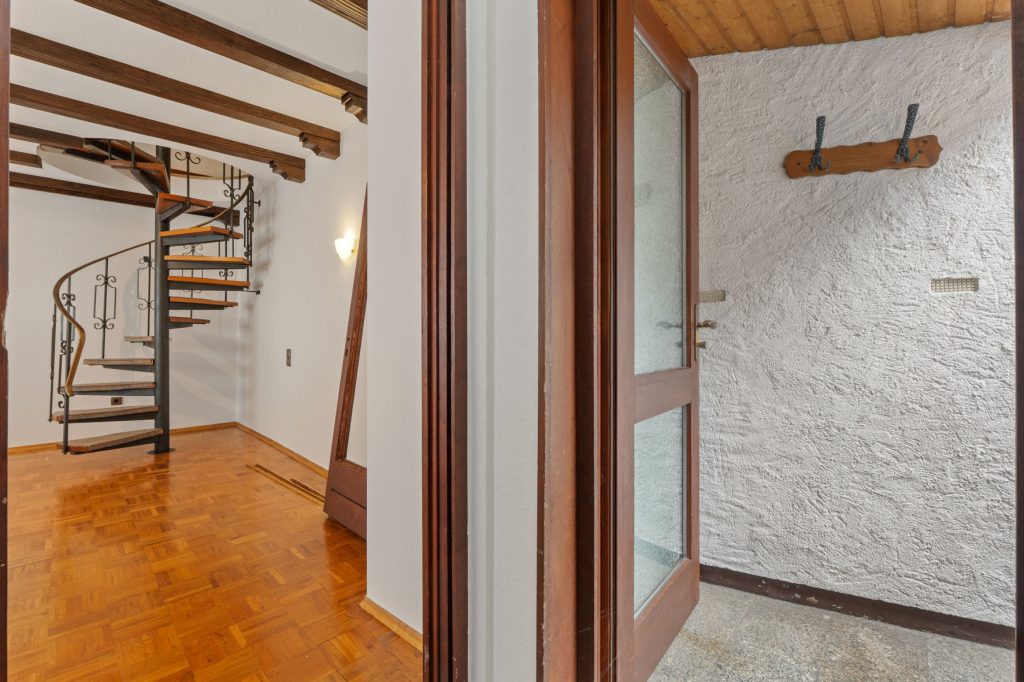 Gütelhöfer Immobilien - Immobilienangebot - Altenahr - Alle - *NEUER PREIS!* Multifunktionales teilsaniertes Einfamilienhaus mit Potenzial u. Stellplatzgrundstück