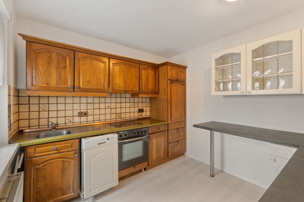 Gütelhöfer Immobilien - Immobilienangebot - Altenahr - Alle - *NEUER PREIS!* Multifunktionales teilsaniertes Einfamilienhaus mit Potenzial u. Stellplatzgrundstück