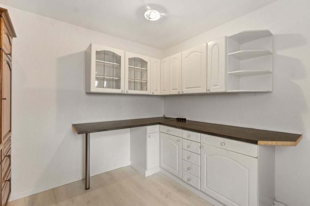 Gütelhöfer Immobilien - Immobilienangebot - Altenahr - Alle - *NEUER PREIS!* Multifunktionales teilsaniertes Einfamilienhaus mit Potenzial u. Stellplatzgrundstück