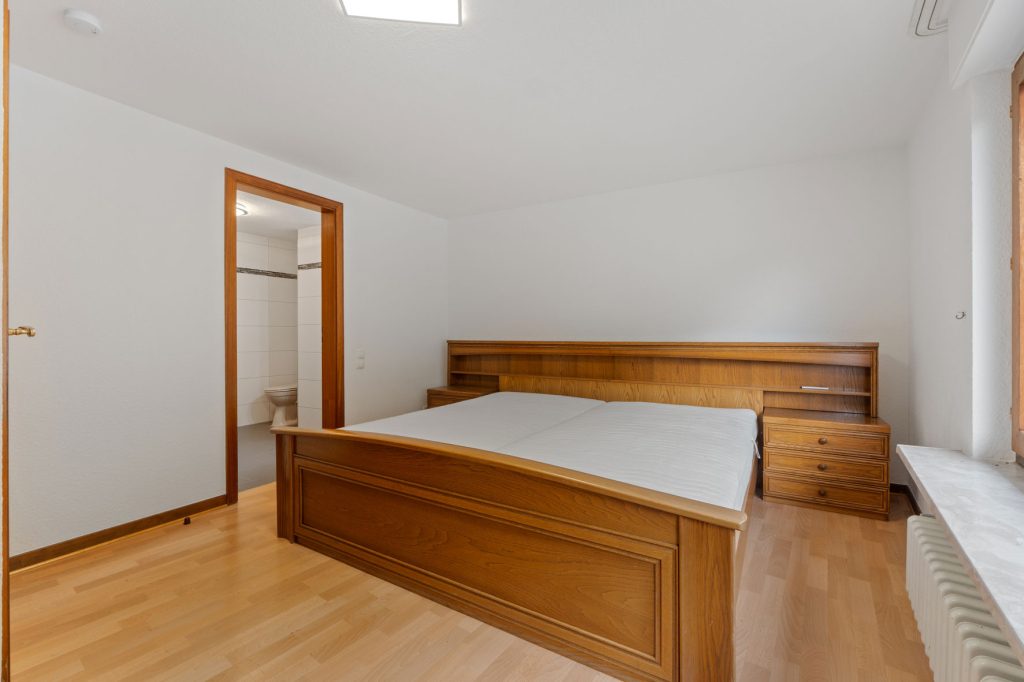 Gütelhöfer Immobilien - Immobilienangebot - Altenahr - Alle - *NEUER PREIS!* Multifunktionales teilsaniertes Einfamilienhaus mit Potenzial u. Stellplatzgrundstück
