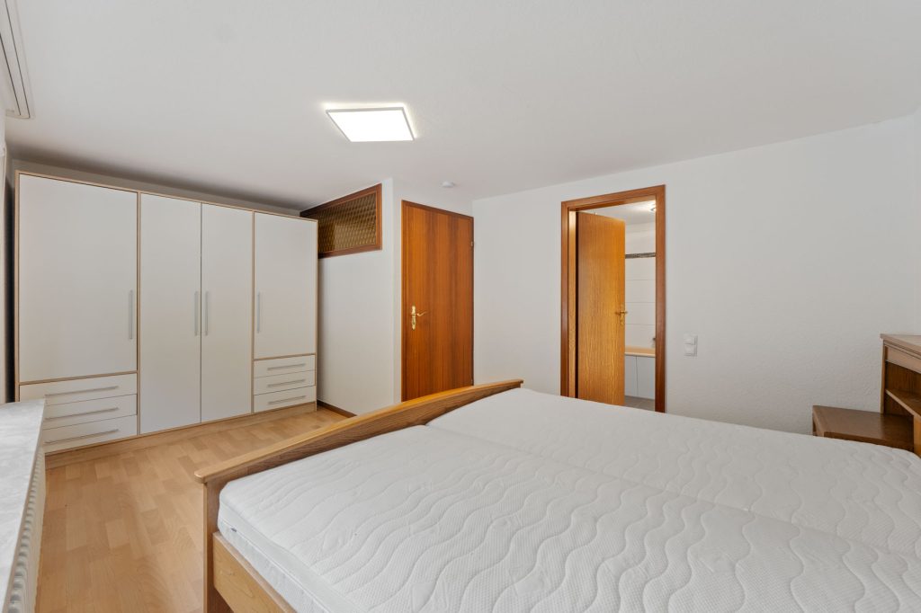 Gütelhöfer Immobilien - Immobilienangebot - Altenahr - Alle - *NEUER PREIS!* Multifunktionales teilsaniertes Einfamilienhaus mit Potenzial u. Stellplatzgrundstück