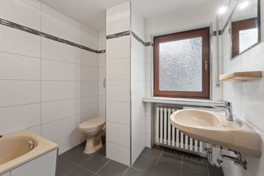 Gütelhöfer Immobilien - Immobilienangebot - Altenahr - Alle - *NEUER PREIS!* Multifunktionales teilsaniertes Einfamilienhaus mit Potenzial u. Stellplatzgrundstück