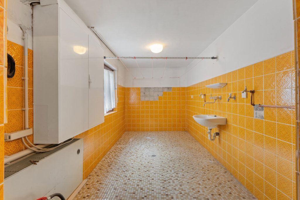 Gütelhöfer Immobilien - Immobilienangebot - Altenahr - Alle - *NEUER PREIS!* Multifunktionales teilsaniertes Einfamilienhaus mit Potenzial u. Stellplatzgrundstück