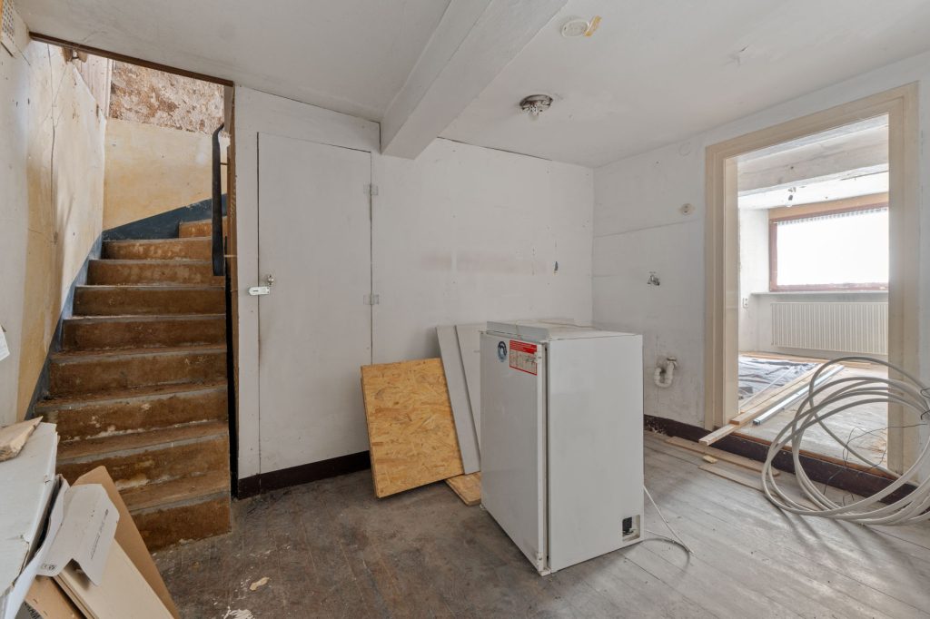 Gütelhöfer Immobilien - Immobilienangebot - Altenahr - Alle - *NEUER PREIS!* Multifunktionales teilsaniertes Einfamilienhaus mit Potenzial u. Stellplatzgrundstück