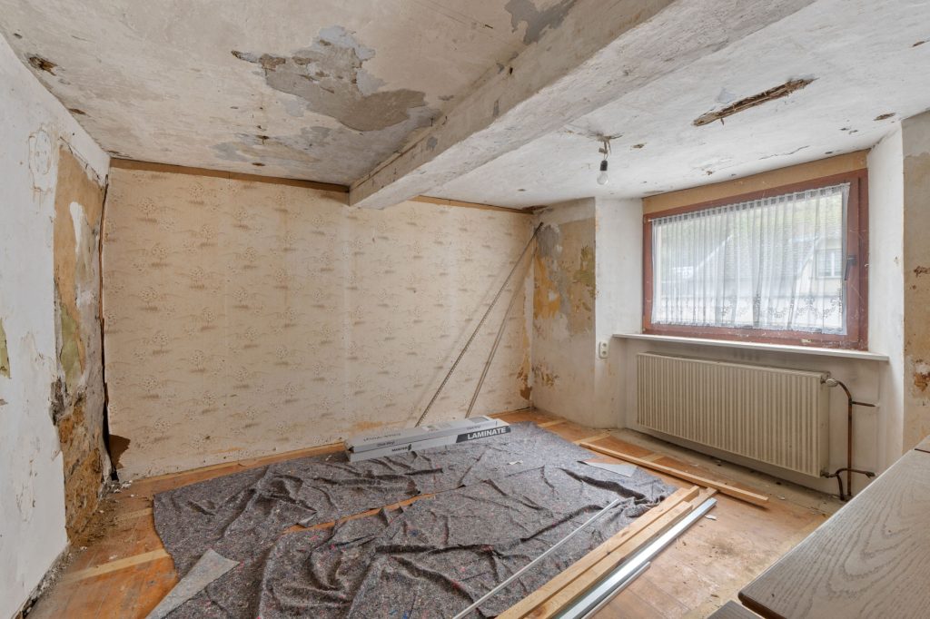 Gütelhöfer Immobilien - Immobilienangebot - Altenahr - Alle - *NEUER PREIS!* Multifunktionales teilsaniertes Einfamilienhaus mit Potenzial u. Stellplatzgrundstück