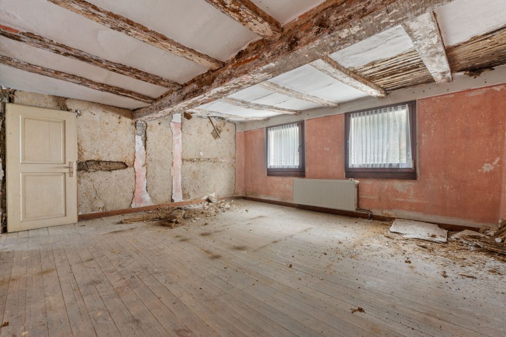 Gütelhöfer Immobilien - Immobilienangebot - Altenahr - Alle - *NEUER PREIS!* Multifunktionales teilsaniertes Einfamilienhaus mit Potenzial u. Stellplatzgrundstück