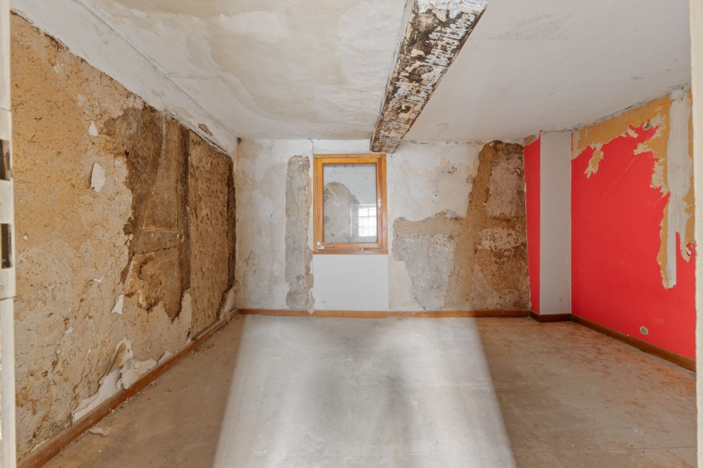 Gütelhöfer Immobilien - Immobilienangebot - Altenahr - Alle - *NEUER PREIS!* Multifunktionales teilsaniertes Einfamilienhaus mit Potenzial u. Stellplatzgrundstück