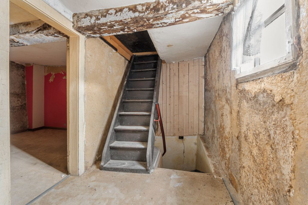 Gütelhöfer Immobilien - Immobilienangebot - Altenahr - Alle - *NEUER PREIS!* Multifunktionales teilsaniertes Einfamilienhaus mit Potenzial u. Stellplatzgrundstück