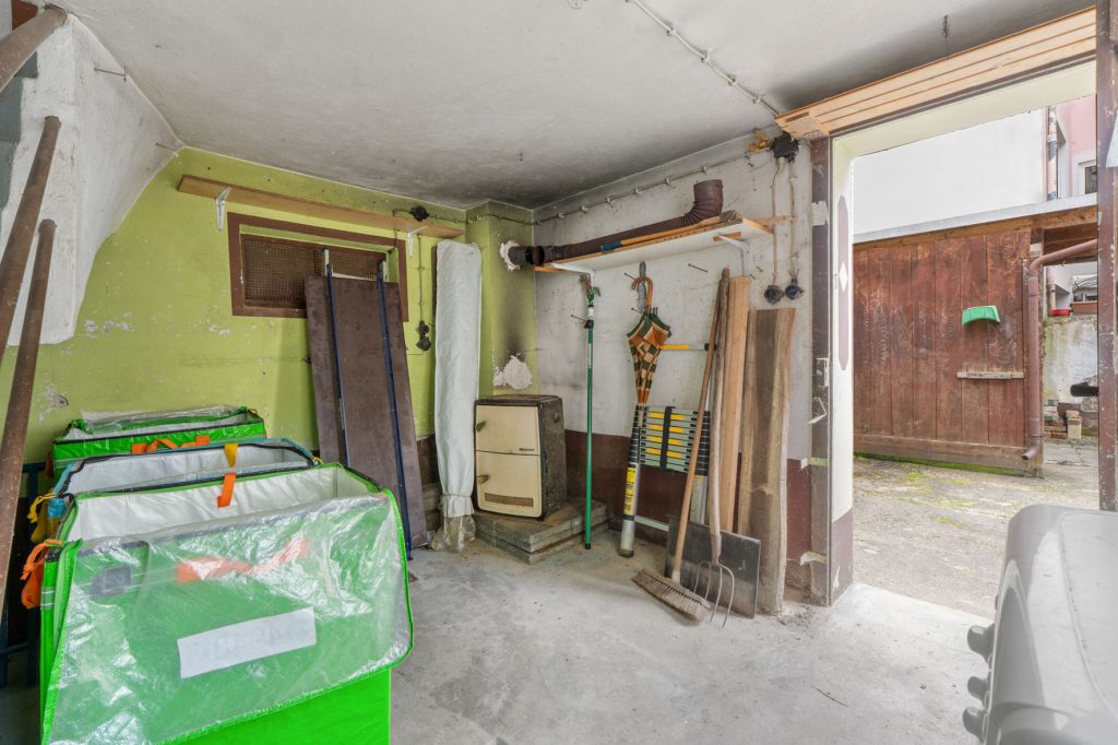 Gütelhöfer Immobilien - Immobilienangebot - Altenahr - Alle - *NEUER PREIS!* Multifunktionales teilsaniertes Einfamilienhaus mit Potenzial u. Stellplatzgrundstück