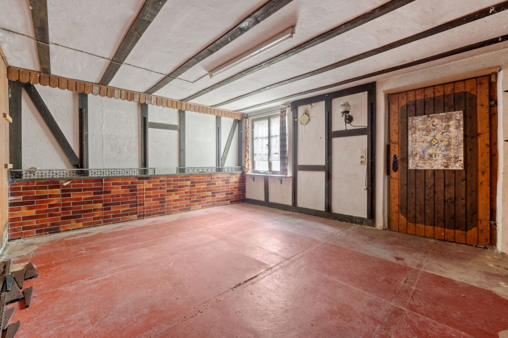 Gütelhöfer Immobilien - Immobilienangebot - Altenahr - Alle - *NEUER PREIS!* Multifunktionales teilsaniertes Einfamilienhaus mit Potenzial u. Stellplatzgrundstück