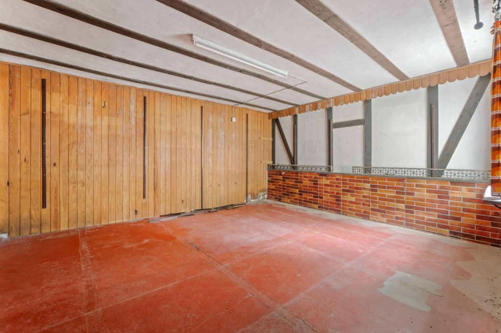 Gütelhöfer Immobilien - Immobilienangebot - Altenahr - Alle - *NEUER PREIS!* Multifunktionales teilsaniertes Einfamilienhaus mit Potenzial u. Stellplatzgrundstück