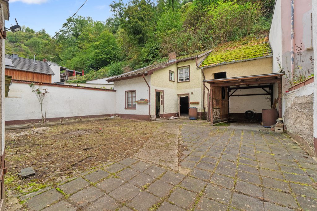Gütelhöfer Immobilien - Immobilienangebot - Altenahr - Alle - *NEUER PREIS!* Multifunktionales teilsaniertes Einfamilienhaus mit Potenzial u. Stellplatzgrundstück