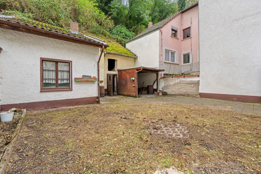 Gütelhöfer Immobilien - Immobilienangebot - Altenahr - Alle - *NEUER PREIS!* Multifunktionales teilsaniertes Einfamilienhaus mit Potenzial u. Stellplatzgrundstück