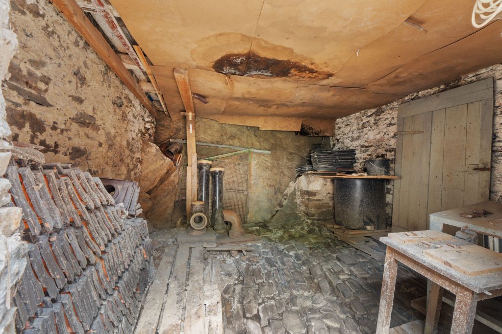 Gütelhöfer Immobilien - Immobilienangebot - Altenahr - Alle - *NEUER PREIS!* Multifunktionales teilsaniertes Einfamilienhaus mit Potenzial u. Stellplatzgrundstück
