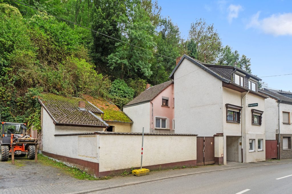 Gütelhöfer Immobilien - Immobilienangebot - Altenahr - Alle - *NEUER PREIS!* Multifunktionales teilsaniertes Einfamilienhaus mit Potenzial u. Stellplatzgrundstück
