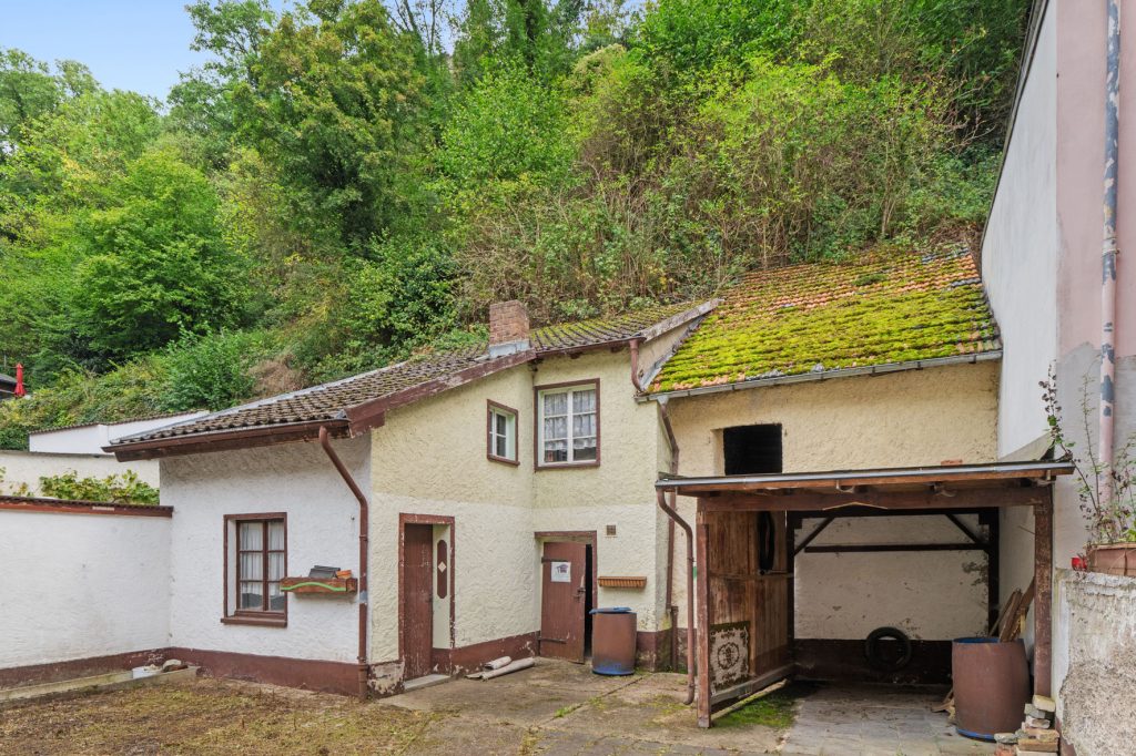Gütelhöfer Immobilien - Immobilienangebot - Altenahr - Alle - *NEUER PREIS!* Multifunktionales teilsaniertes Einfamilienhaus mit Potenzial u. Stellplatzgrundstück