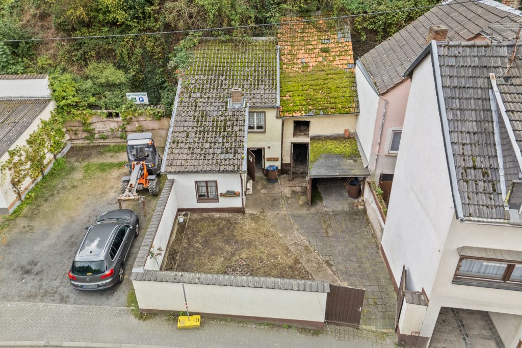 Gütelhöfer Immobilien - Immobilienangebot - Altenahr - Alle - *NEUER PREIS!* Multifunktionales teilsaniertes Einfamilienhaus mit Potenzial u. Stellplatzgrundstück